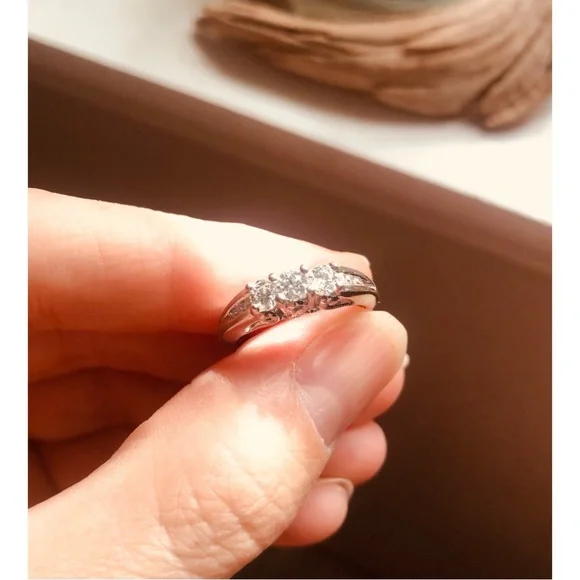 REAL Diamonds and 14 Karat White Gold Ring - Picture 3 of 15